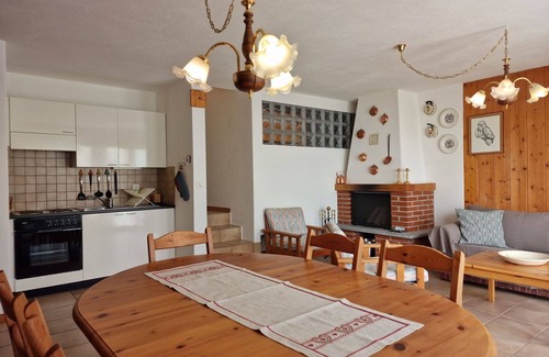 Airolo Appartement | Bel appartement pour 4 personnes avec WIFI, TV, patio, vue panoramique et parking