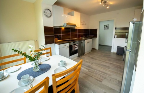 Luegde Appartement | Confortable appartement pour 5 personnes avec WIFI, TV, terrasse, animaux admis et parking