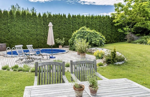 Lukavice Appartement | Agréable appartement pour 6 personnes avec piscine, WIFI, TV, patio et parking