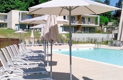 Chinon Appartement | Precioso apartamento con piscina, WIFI, TV, terraza, mascotas permitida y aparcamiento