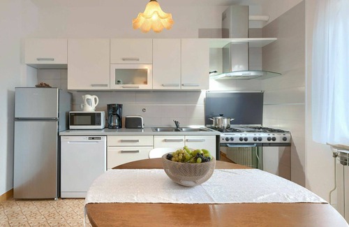 Debeljuhi Appartement | Bel appartement pour 7 personnes avec climatisation, piscine, WIFI, TV et balcon