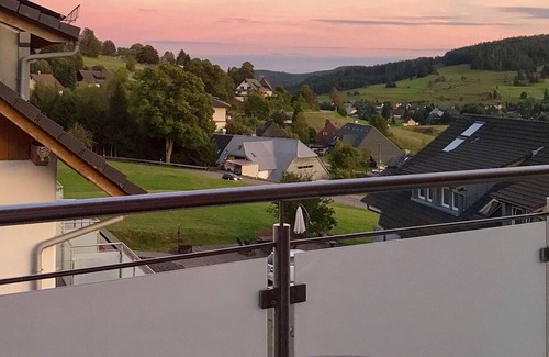 Bernau Appartement | Confortable appartement pour 6 personnes avec WIFI, TV, balcon, animaux admis et parking