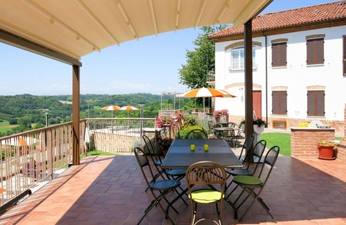 Cossombrato Appartement | Agréable appartement pour 4 personnes avec WIFI, piscine, TV, patio, animaux admis et parking