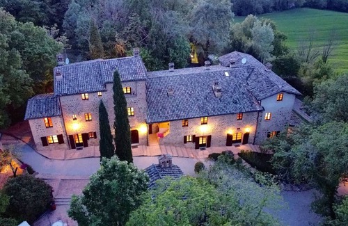 Umbertide Villa | Bel appartement dans une maison de vacances avec WIFI, climatisation, piscine, TV, véranda