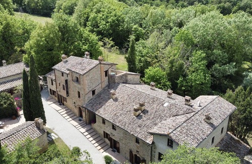 Umbertide Villa | Bel appartement dans une maison de vacances avec WIFI, climatisation, piscine, TV, véranda