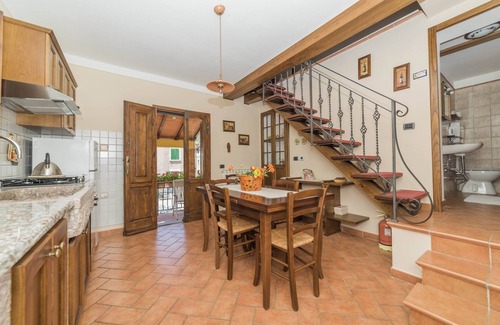 Saturnana Appartement | Bel appartement dans un petit hameau, piscine, jacuzzi et sauna