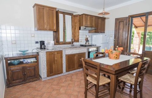 Saturnana Appartement | Bel appartement dans un petit hameau, piscine, jacuzzi et sauna
