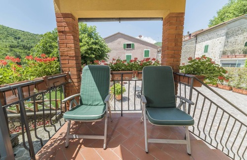 Saturnana Appartement | Bel appartement dans un petit hameau, piscine, jacuzzi et sauna