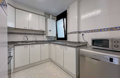 Calella Appartement | Bel appartement à Calella pour 6 personnes, à seulement 100 m de la plage. Wifi gratuit, parking.