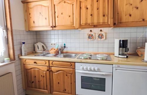 Steinbach-Hallenberg Maison | Bel appartement dans une maison de vacances pour 4 personnes avec WIFI, TV et patio