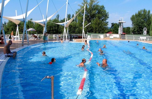 Balatonfured Maison | Nice apartment in villa for 5 people with pool, A/C, WIFI, terrace and parking