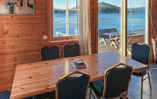 Sjernarøy Appartement | Nice Apartment In Sjernarøy