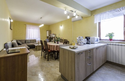 Tinjan Appartement | Bel appartement dans le centre de l'Istrie pour la famille ou le groupe