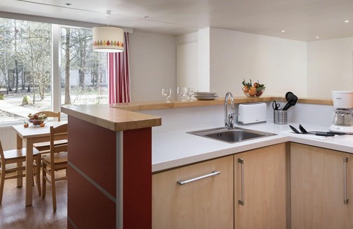 Pullay Maison | Agréable appartement dans une maison de vacances avec WIFI, piscine, bain à remous, TV et parking