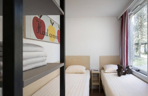 Pullay Maison | Agréable appartement dans une maison de vacances avec WIFI, piscine, bain à remous, TV et parking