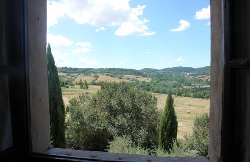 Poggibonsi Villa | Joli appartement dans une maison de vacances avec WIFI, piscine, TV, patio, près de San Gimignano