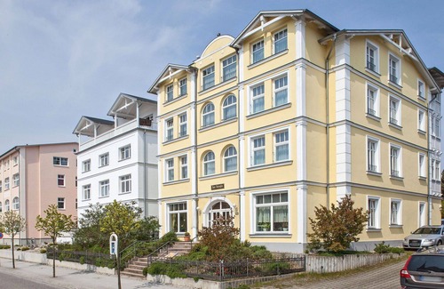 Sellin Villa | Joli appartement dans une maison de vacances avec WIFI, TV, terrasse et animaux admis