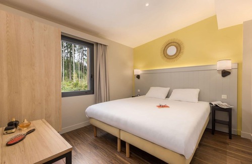 Hattigny Maison | Nice apartment in villa for 12 people with WIFI, pool, hot tub, TV and terrace