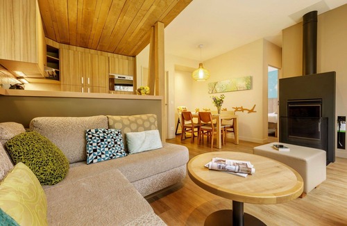 Les-Trois-Moutiers Maison | Nice apartment in villa for 4 guests with pool, WIFI, hot tub, TV, terrace and parking