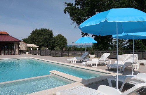 Krsan Villa | Appartement dans une maison de vacances avec piscine, climatisation, WIFI, TV, patio, animaux admis