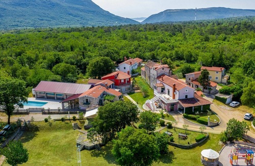 Krsan Villa | Appartement dans une maison de vacances avec piscine, climatisation, WIFI, TV, patio, animaux admis