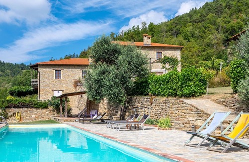 Cortemilia Villa | Agréable appartement dans une maison de vacances avec piscine, WIFI, animaux admis et parking