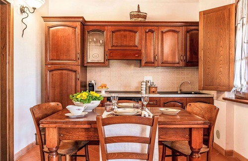 La Pesta Maison | Nice apartment in villa for 4 people with WIFI, A/C, TV, terrace and pets allowed