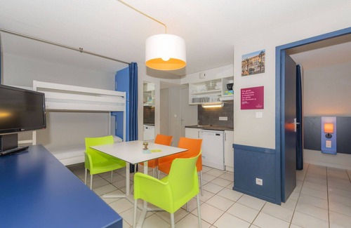Casteljau Appartement | Apartamento con piscina, internet, TV, balcón, mascotas permitida, vista panorámica, aparcamiento