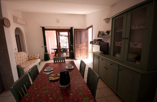 Monte Petrosu Appartement | San Teodoro: Appartement avec solarium dans une élégante résidence avec piscine