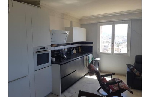 Le Piol Appartement | Nice, bel appartement calme avec un chat