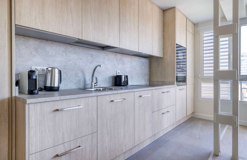 Hispanoamerica Appartement | Nice Bernabéu 2BR w/ Rooftop Pool & Doorman, by Blueground
