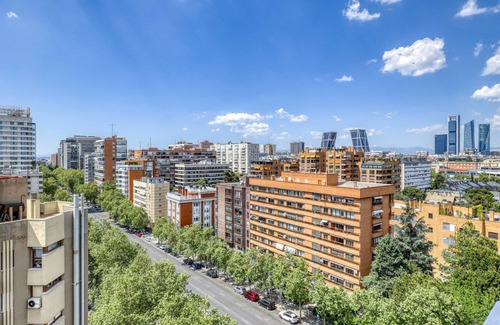 Hispanoamerica Appartement | Nice Bernabéu 2BR w/ Rooftop Pool & Doorman, by Blueground