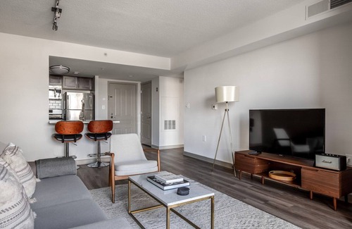 Bethesda Appartement | Nice Bethesda 1BR w/ Doorman, Pool & Gym, nr Metro, by Blueground