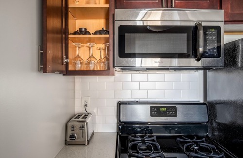Bethesda Appartement | Nice Bethesda 1BR w/ Doorman, Pool & Gym, nr Metro, by Blueground