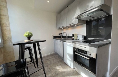 Saint-Michel - Nansouty - Saint-Genes Appartement | Bel appartement lumineux avec climatisation et pierre Bordelaise pour 2p