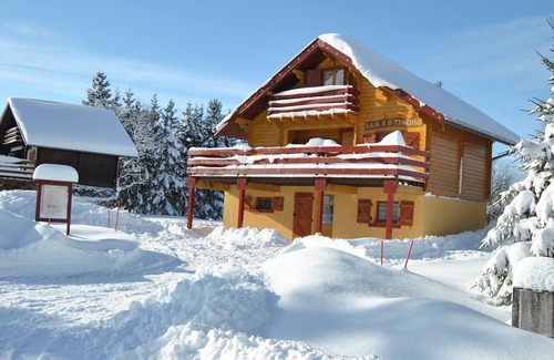 Cerniebaud Chalet De Ski | JOLI CHALET 8 à 14 pers jura .nombreuses activités sur place, confort assuré