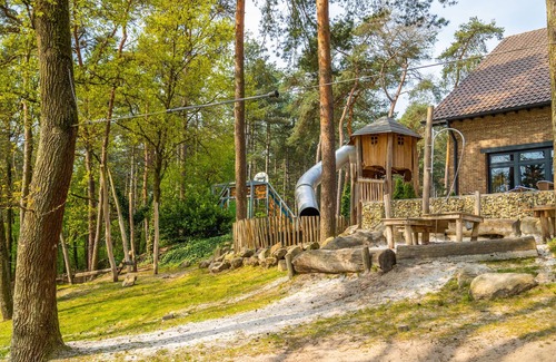 Zutendaal Chalet De Ski | Nice chalet with dishwasher on a holiday park