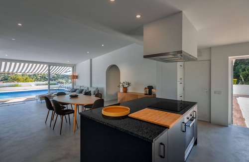 Telheiro Villa | Maison de campagne agréable avec de belles vues sur la mer.