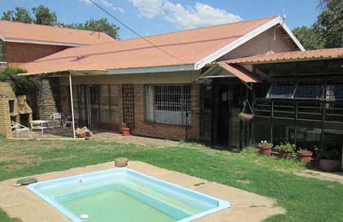 Bayswater Maison | Nice Family Room with Bunk Beds and kitchenette