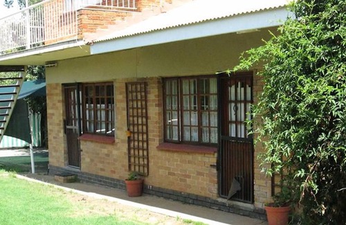 Bayswater Maison | Nice Family Room with Bunk Beds and kitchenette