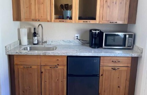 Lowe Estates Appartement | Nice Guest House with Private Entrance