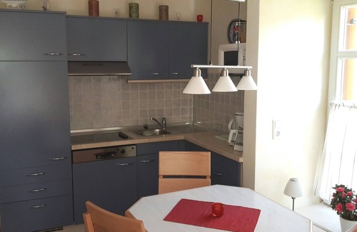 Kreptitz Appartement | Envoyer appartement au rez-de-chaussée; propre accès et terrasse; barbecue; 400 m de la plage