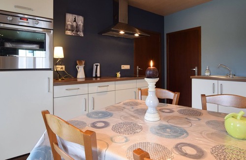 Tillet Maison | Nice Holiday Home in Tillet with Private Terrace