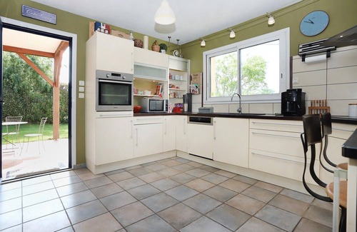 Montreuil-sous-Perouse Maison | Nice home in Montreuil-Sous-Pérouse