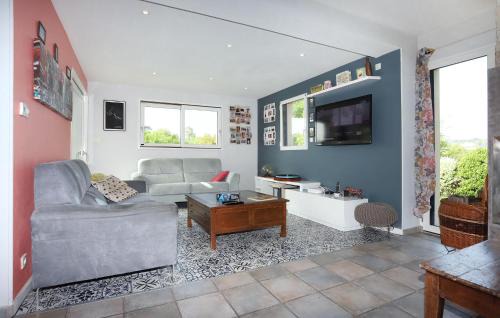 Montreuil-sous-Perouse Maison | Nice Home In Montreuil-Sous-Pérouse