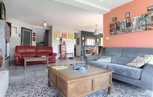 Montreuil-sous-Perouse Maison | Nice Home In Montreuil-Sous-Pérouse