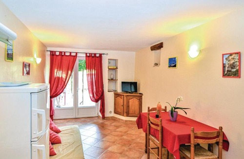 Saint-Leger-du-Ventoux Maison | Belle maison à Saint Léger du Ventoux avec 2 chambres et piscine extérieure