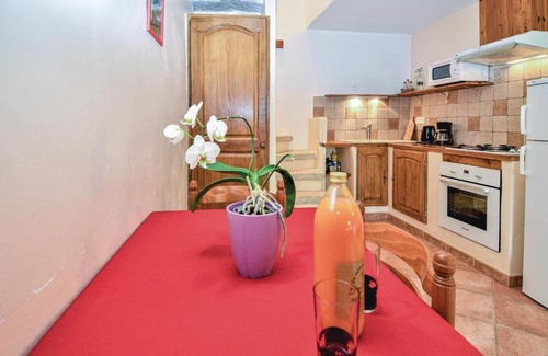Saint-Leger-du-Ventoux Maison | Belle maison à Saint Léger du Ventoux avec 2 chambres et piscine extérieure