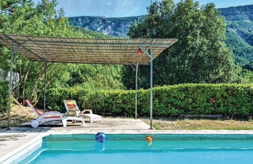 Saint-Leger-du-Ventoux Maison | Belle maison à Saint Léger du Ventoux avec 2 chambres et piscine extérieure