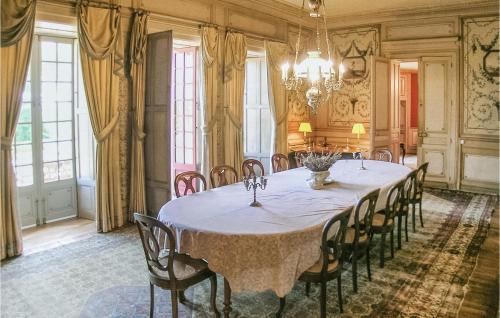 Saint-Martin-des-Combes Maison | Nice Home In St Martin Des Combes